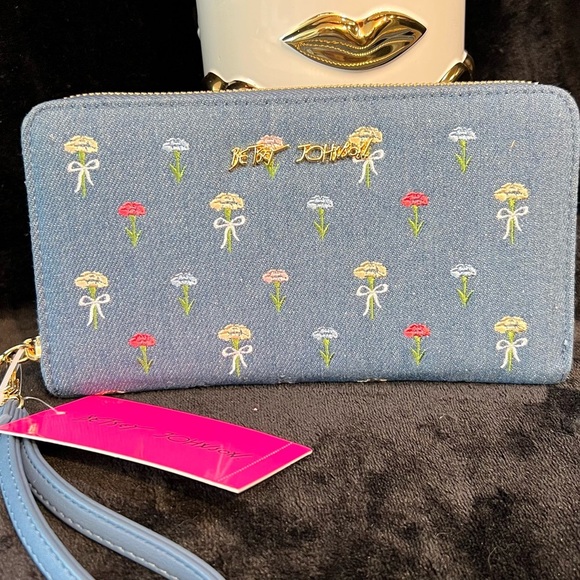 💐BETSEY JOHNSON DENIUM  Floral Wristlet Wallet💐NWT - Picture 3 of 10